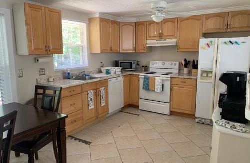 South Sarasota House | Hidden quiet gem close to everything!