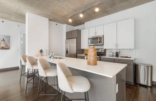 Downtown Chicago Apartment | High-End 3BR Retreat + Steps to Millennium Park