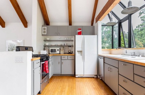 Sherman Oaks House | Hillside Home w/One-of-a-Kind Outdoor Oasis+Pool