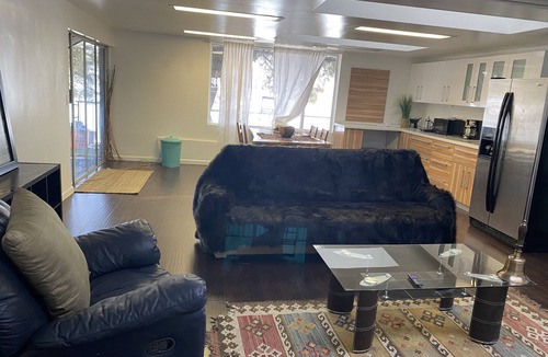 Malibu Cottage | Hilltop Creative artists paradise day art studio (casting-production-recording)