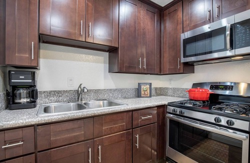 West Los Angeles Apartment | Hip Sawtelle 1BR w/Community Area near downtown LA by Blueground