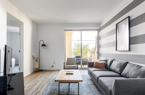 Westchester Apartment | Hip Westchester 1BR w/Gym, Pool, nr. beach & LAX, by Blueground