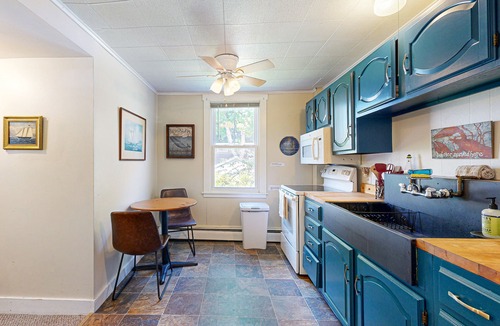 Boothbay Harbor Apartment | Historic Boothbay Harbor cottage with antique decor, washer/dryer & deck