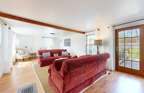 Warren House | Historic Home w/Gas Fireplace, Fast WiFi, & Private W/D - Snowbird-Friendly