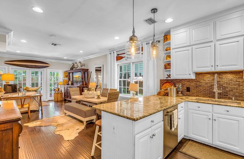 Old Town House | Historic Key West Gem: Private Tiki Bar, 4 En Suites, Walk to Duval & Beach