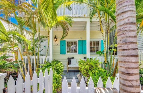 Old Town House | Historic Key West Gem: Private Tiki Bar, 4 En Suites, Walk to Duval & Beach