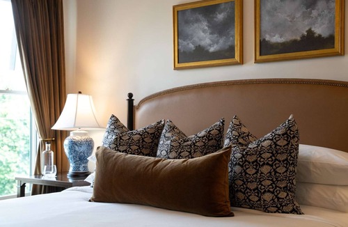 Leesburg's Old and Historic District Hotel | Historic Leesburg Stay | Fitness Center + Sauna