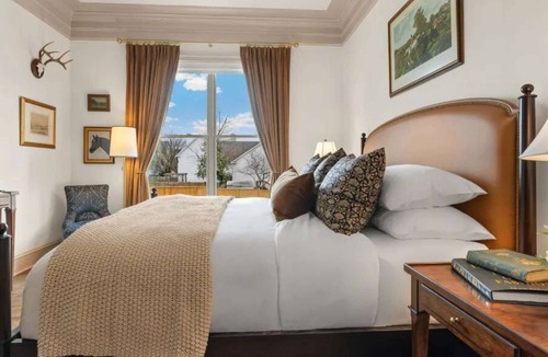 Leesburg's Old and Historic District Hotel | Historic Leesburg Stay | Fitness Center + Sauna