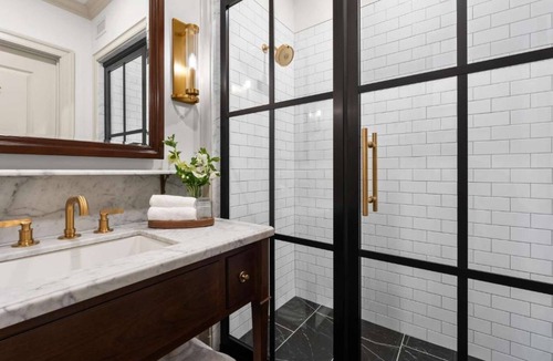 Leesburg's Old and Historic District Hotel | Historic Leesburg Stay | Fitness Center + Sauna