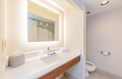 Trailer Estates Hotel | Holiday Inn Express Hotel & Suites Bradenton West by IHG