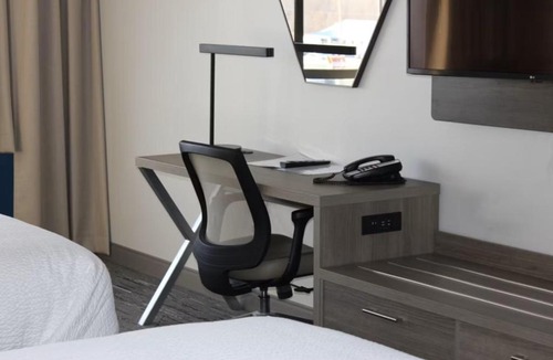 Carbondale Hotel | Holiday Inn Express & Suites Carbondale - University Area