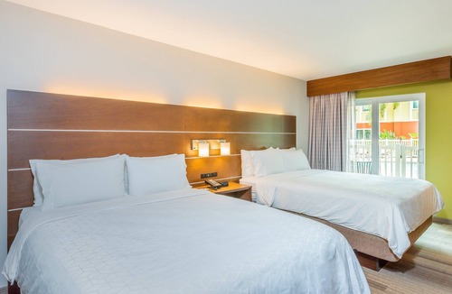 Bradenton Hotel | Holiday Inn Express & Suites Bradenton West by IHG