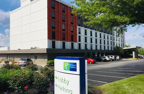 Towson Hotel | Holiday Inn Express Towson- Baltimore North by IHG