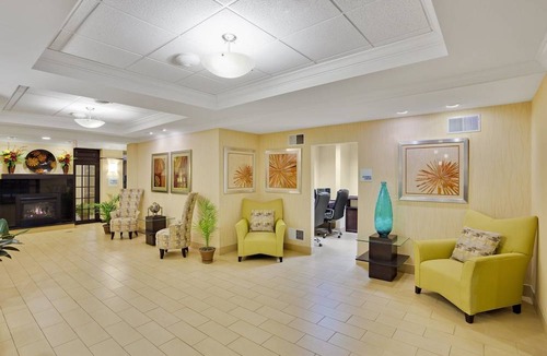 Lebanon Hotel | Holiday Inn Express Hotel & Suites Lebanon, an IHG Hotel