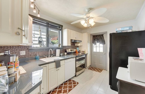 Mount Carmel Cottage | Home 13 Mi to Knoebels Amusement Resort