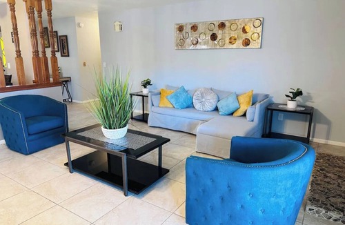 Sunrise Manor House | Home Sweet Home with 8bds, 8 mins from Freemont St