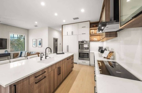 Bradenton Beach House | Hook Wine and Sinker ~ Walk to Beach/Rooftop Deck