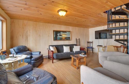 Mercer House | Hot Tub & Boat Dock! Belgrade Lakes Family Cabin