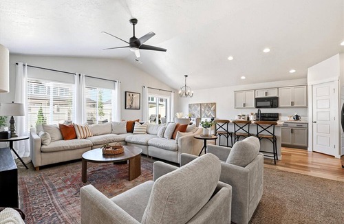 Meridian House | Hot Tub, Fire Pit, Game Room! Steps to Park, 4 TVs, TopGolf Discount, Mini Split Comfort