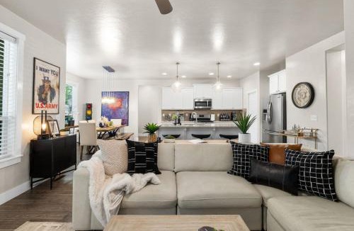 Northwest Boise City House | Hot Tub - Sauna - Fire Pit - Ping Pong - Darts