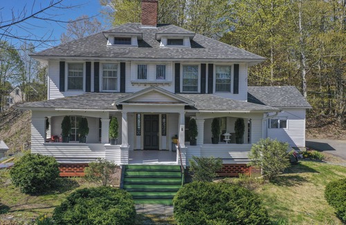 Dryden House | House near Lake