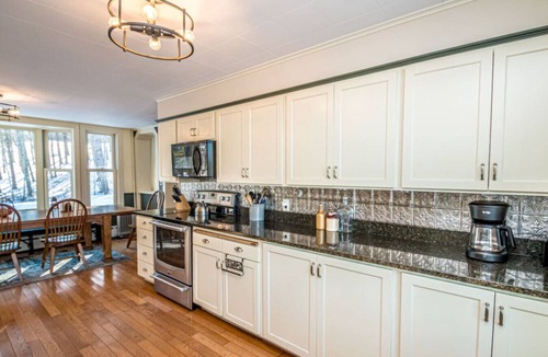 Buckfield House | Huge Farmhouse Estate on South Pond with Extreme Privacy: Host Weddings