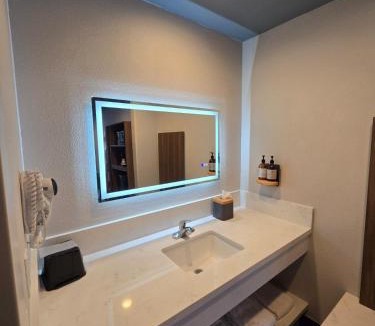 Olde Carlsbad Hotel | Hyland Inn near Legoland