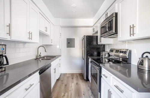 Beverly Hills Apartment | Ideal Beverly Hills 1BR, Pool, near Beverly Center, by Blueground