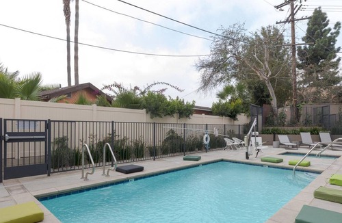 Westchester Apartment | Ideal Westchester 1BR w/ Pool, Gym, nr. beach & LAX, by Blueground