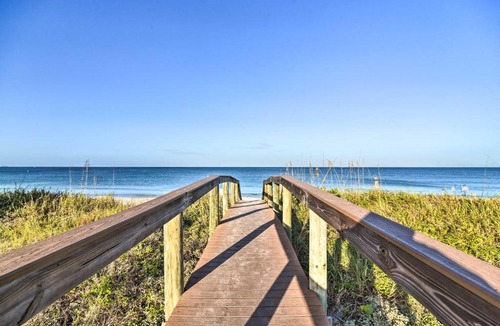 Pass-a-Grille Historic District Apartment | Idyllic Pass-A-Grille Studio - Walk to the Beach!