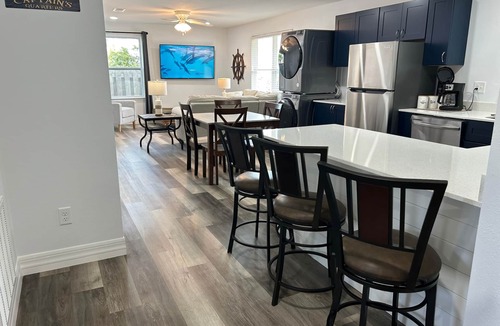 Sanders Beach House | Immaculate & cozy/Ultra Relax/Downtown walk/Bay view from property/Beach 20 min