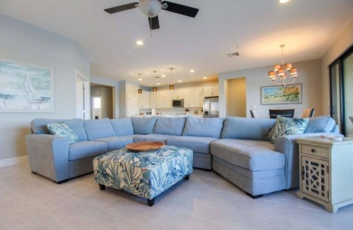 Venice House | Impeccable 3 BR/2 BA home with expansive lake view - Serenity Garden