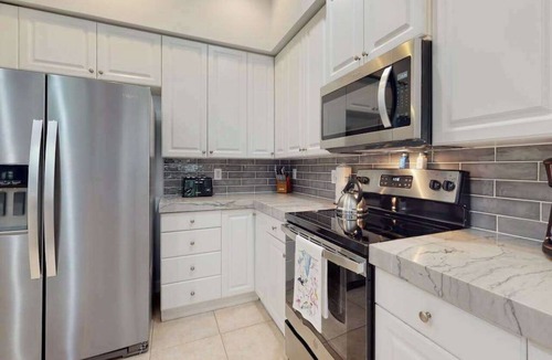 Indian Beach Sapphire Shores House | Incredible, dog-friendly home with Pack-N-Play, full kitchen, patio & beach gear