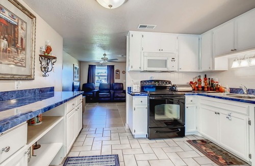 Venice Gardens Condo | Incredible Whole Condo with Heated Pool Next to Venice Island/Beach