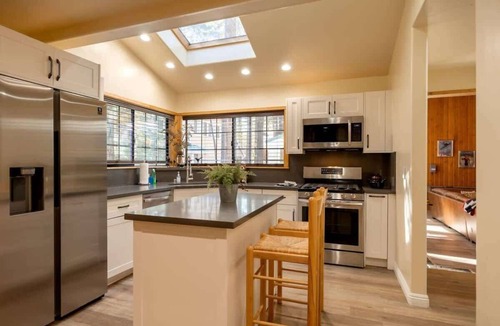 Summit Estates Cabin | Indoor Spa! Steps to Snow Summit. Fireplaces. BBQ