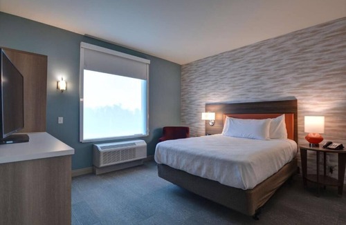 Upper Grand Lagoon Hotel | Indulge in Home Like Comfort w/Pool & Gym Onsite + Free Breakfast