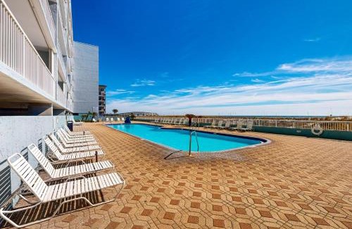 Fort Walton Beach House | Islander W 601 Beachfront resort condo with pool beach access BBQ area gym