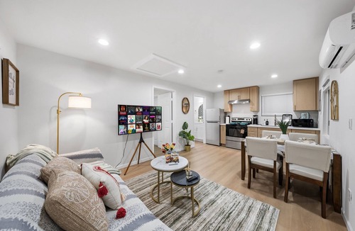 Upland House | Jie’s Cozy private Guesthouse · New 1B1B in Upland