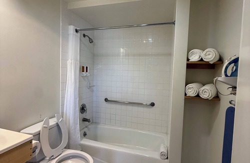 Marina del Rey Hotel | Jolly Roger Hotel