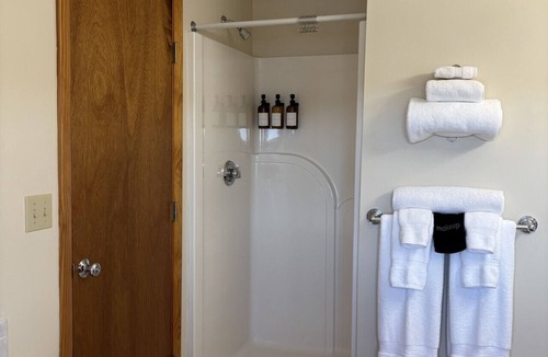 Greenville Junction Bed & Breakfast | Juniper Motel*King*RM21*Dock*ATV Access*Waterfront*Kayak/Boat Rentals