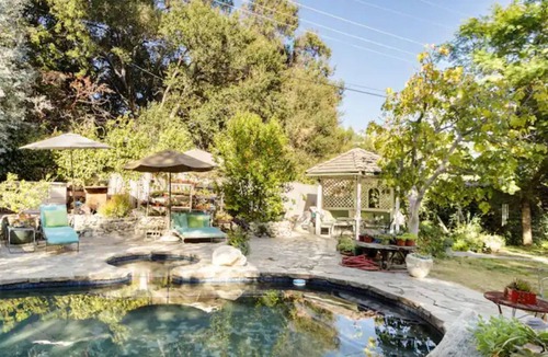 Encino House | Keep Cool in the Poolside Shade at a Charming Encino House
