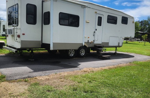 Cottondale RV Rental | Key-stone RV in beautiful campground. we have many Free-range animals