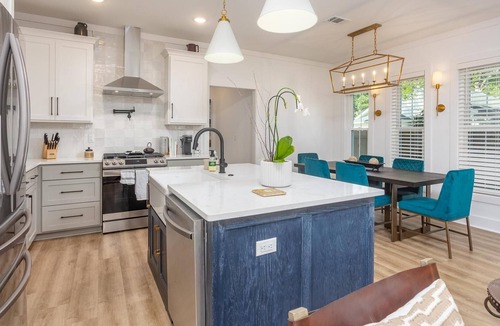 Sanders Beach House | King Beds, Pool, Close to Downtown