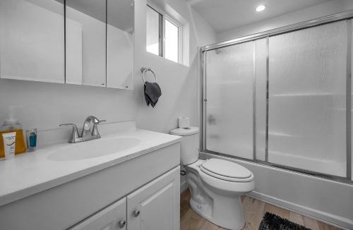 Wilshire Apartment | Koreatown 1 Bedroom Loft with 2 Beds Free Parking Wifi