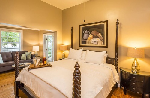 Historic Seaport House | L'Habitation Guest House