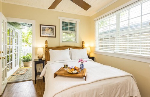 Historic Seaport House | L'Habitation Guest House