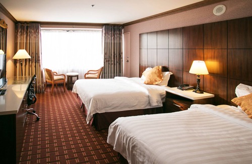 Rancho Dominguez Hotel | LA Crystal Hotel - Los Angeles Area