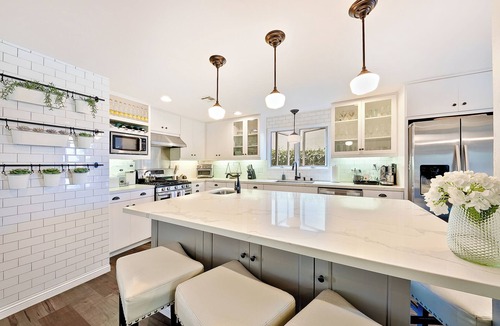 Beach Barber Tract House | La Jolla Beach House. 2 Minute Walk to the Beach!
