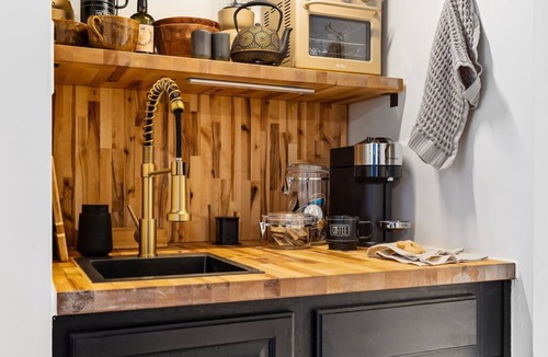 Village of La Jolla Apartment | La Jolla Studio - Private Beach