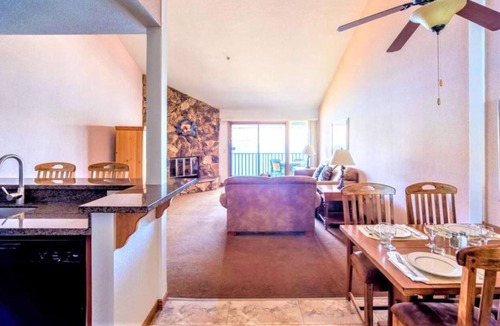 Big Bear Lake Resort | LAGONITA LODGE - Full Lake View GUARANTEED! Lakefront Bearview, Full kitchen!
